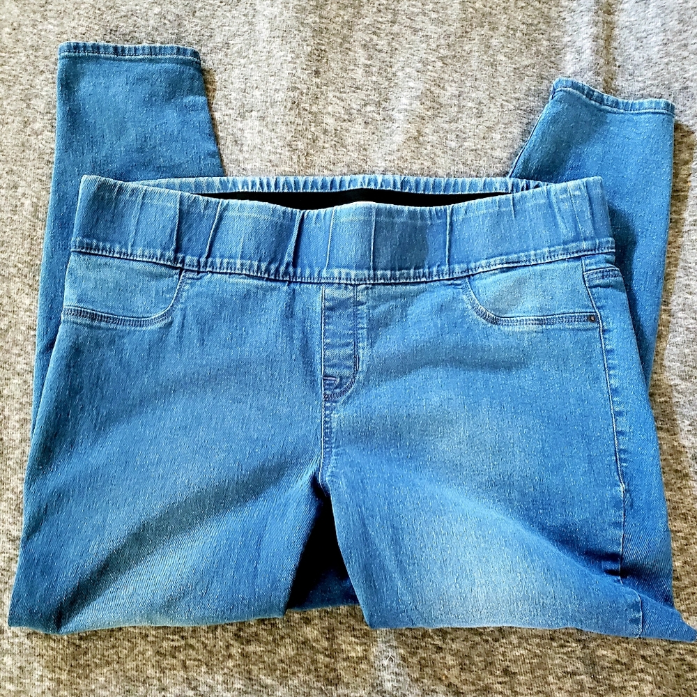 Mid-Rise Super Skinny Plus Size Jeggings
